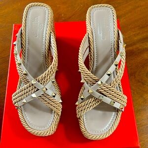 Valentino Garavani Rockstud Espadrille. Size 12/42. Poudre. Excellent Condition